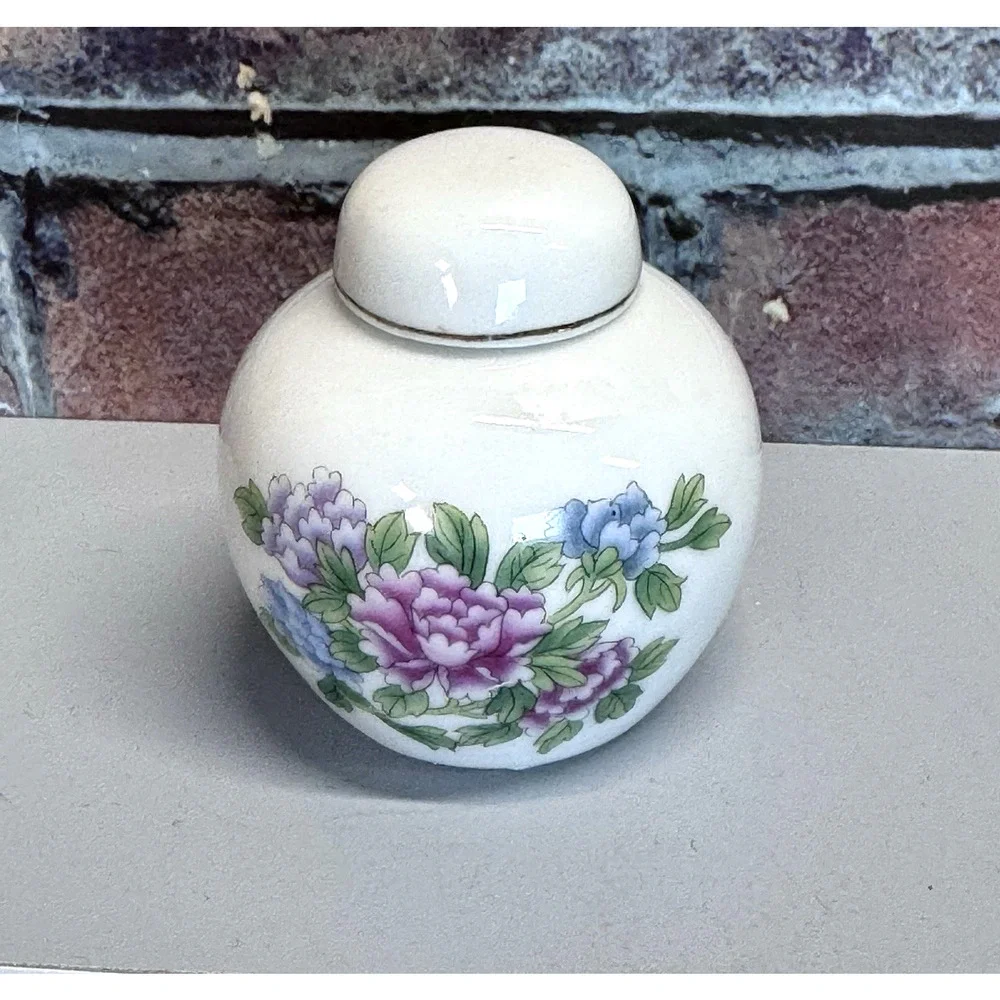 Vintage Mini Chinese Ginger Jar w‎ Lid Floral Peonies Porcelain Asian 2.5
